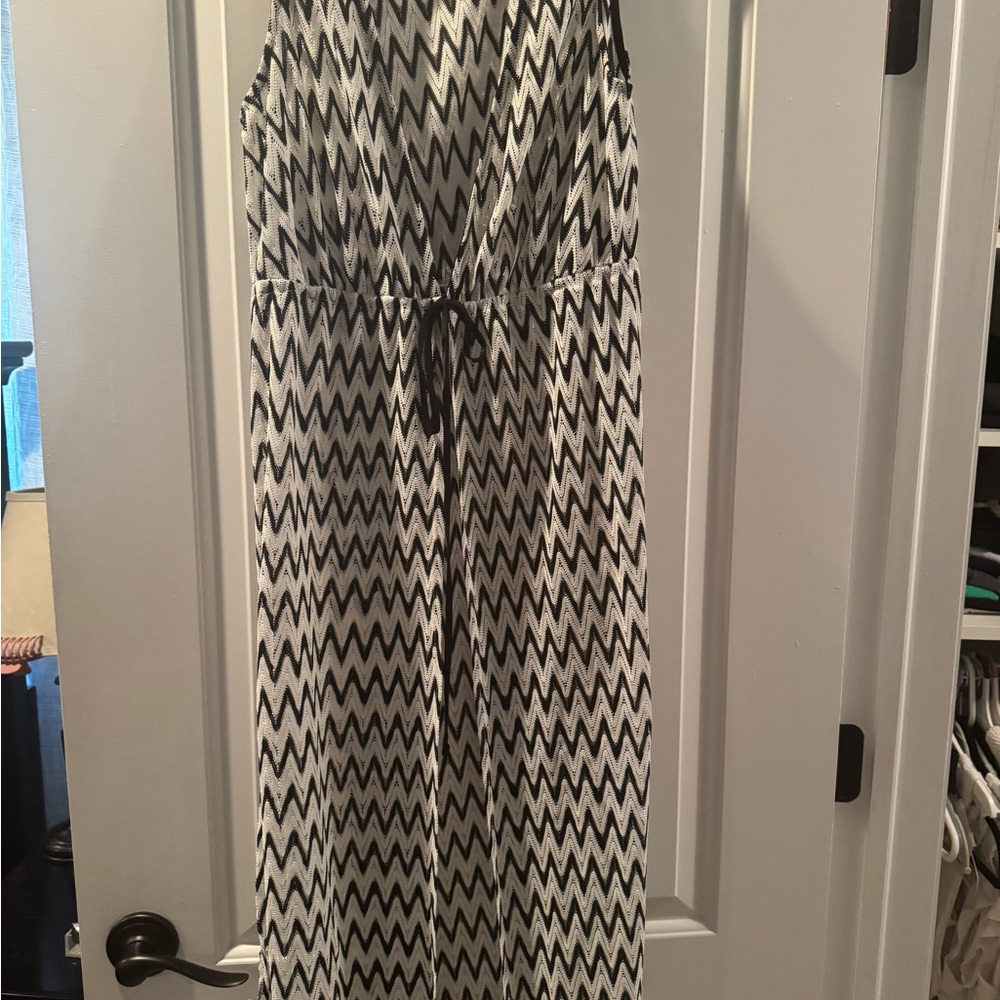 Women’s bathing suit cover-up
